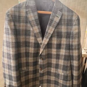 Reserved Gray and Brown Sport Coat with Classic Plaid Design